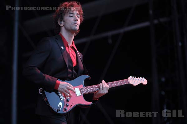 THE STROKES - 2019-07-21 - PARIS - Hippodrome de Longchamp - Main Stage 1 - Albert Hammond Jr